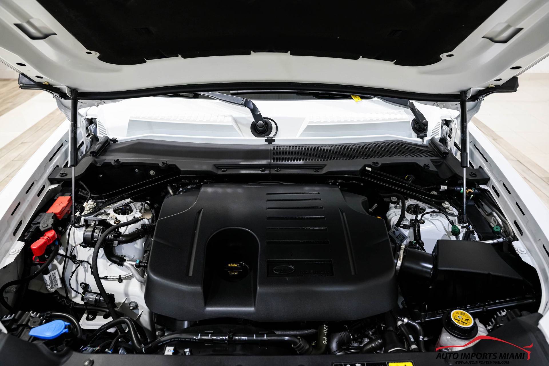 Used 2023 Land Rover Defender 130 X-Dynamic SE image 33