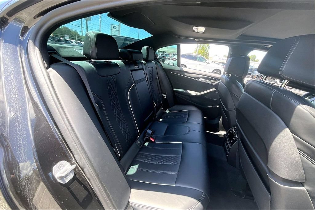 Used 2022 BMW M550i xDrive AWD/4WD image 21