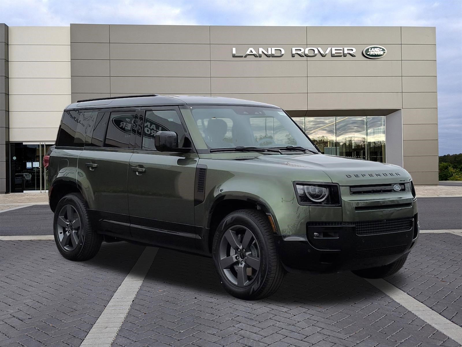 New 2026 Land Rover Defender 110 X-Dynamic SE image 3