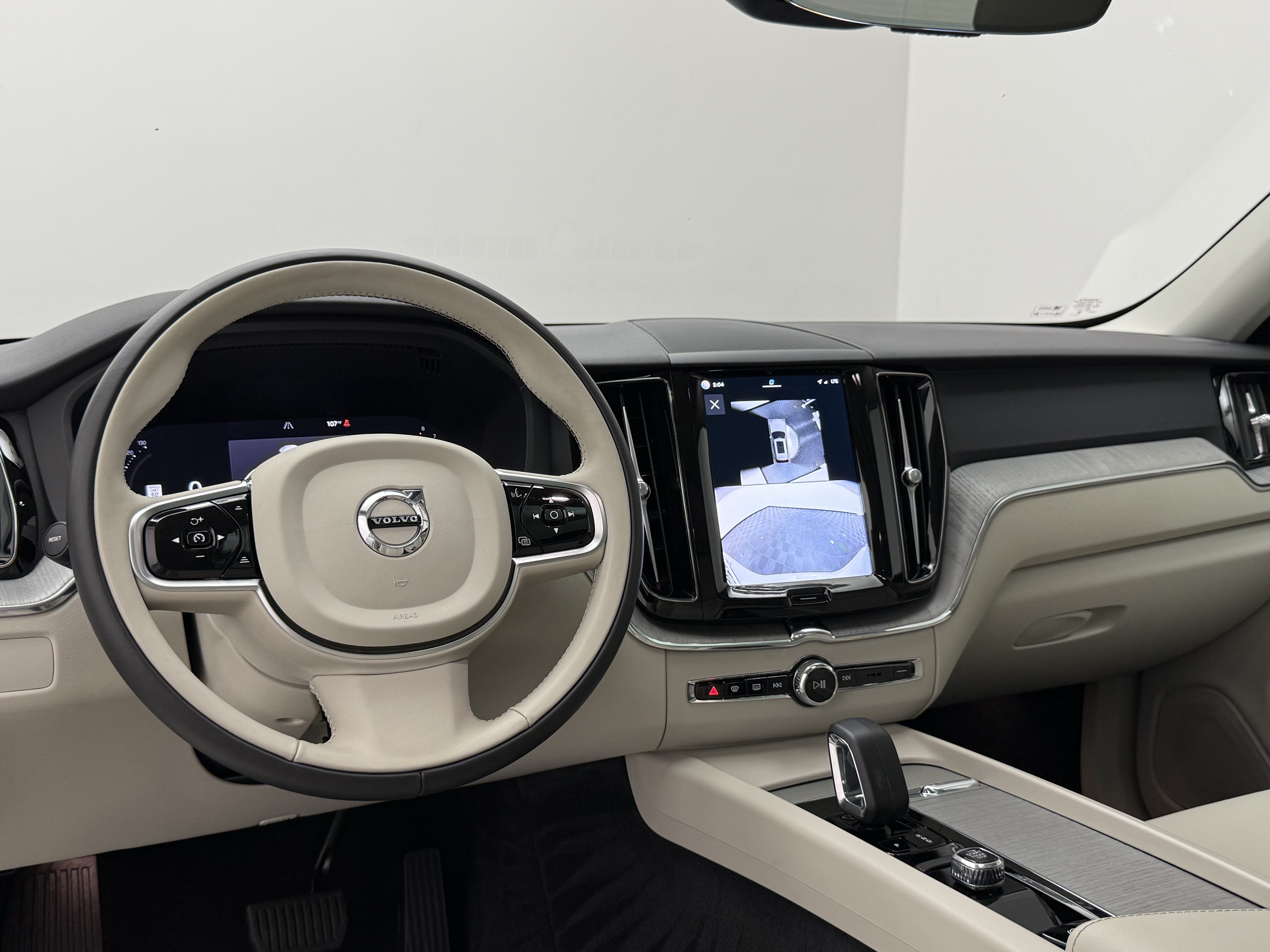 Certified 2024 Volvo XC60 B5 Plus w/ Protection Package AWD/4WD image 23