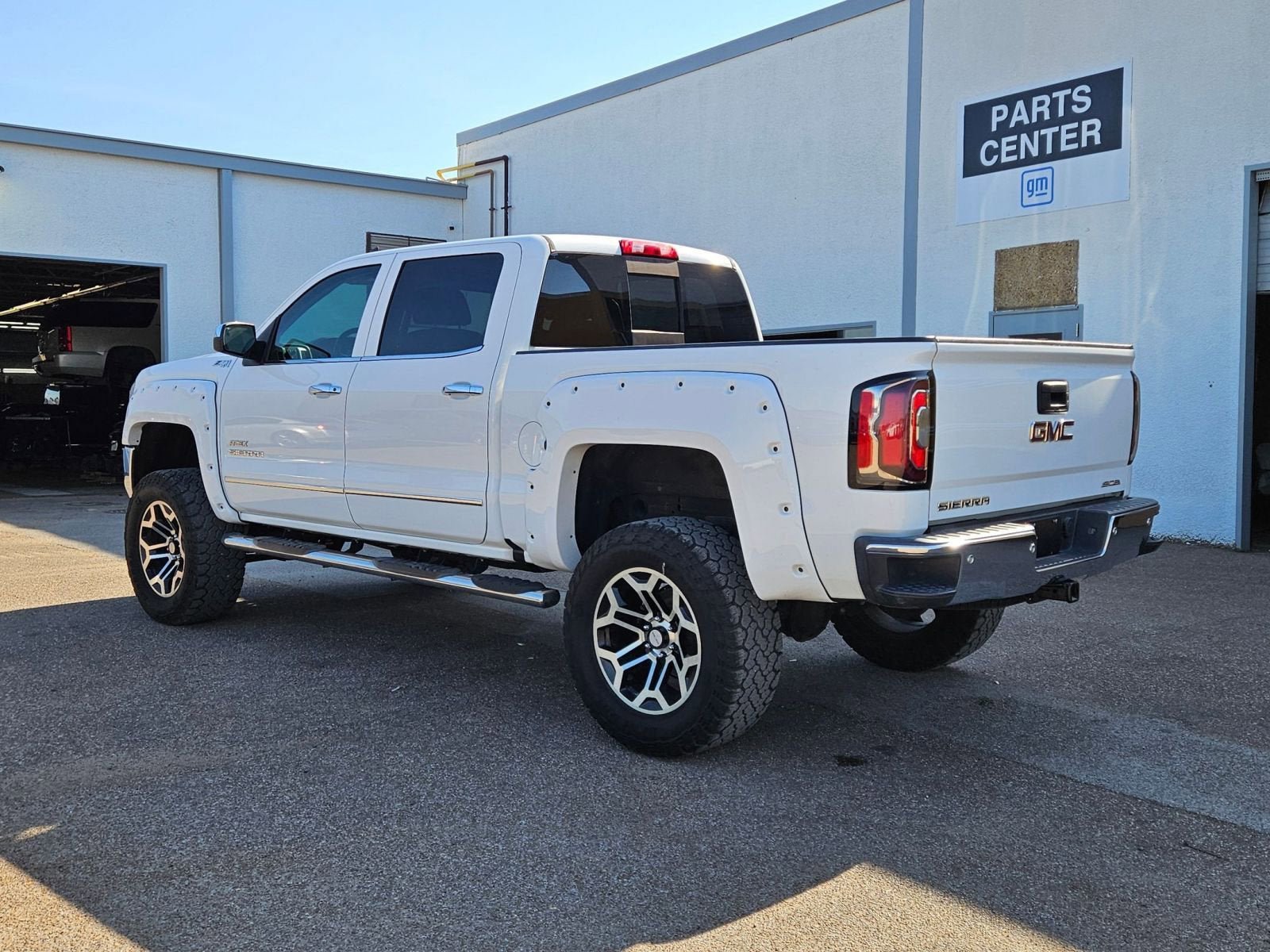 Used 2018 GMC Sierra 1500 SLT AWD/4WD image 3