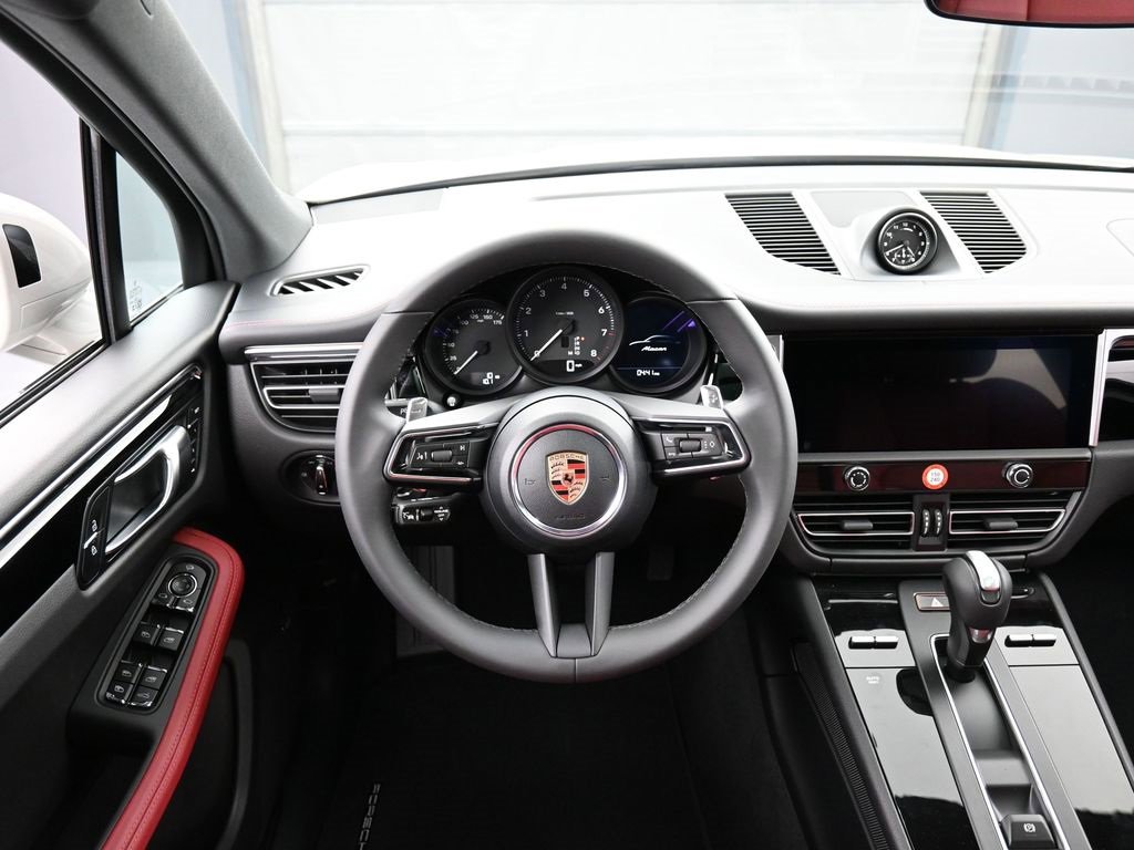 New 2026 Porsche Macan image 17