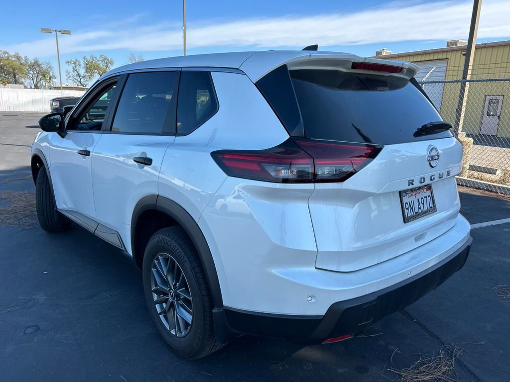 Used 2024 Nissan Rogue S image 5