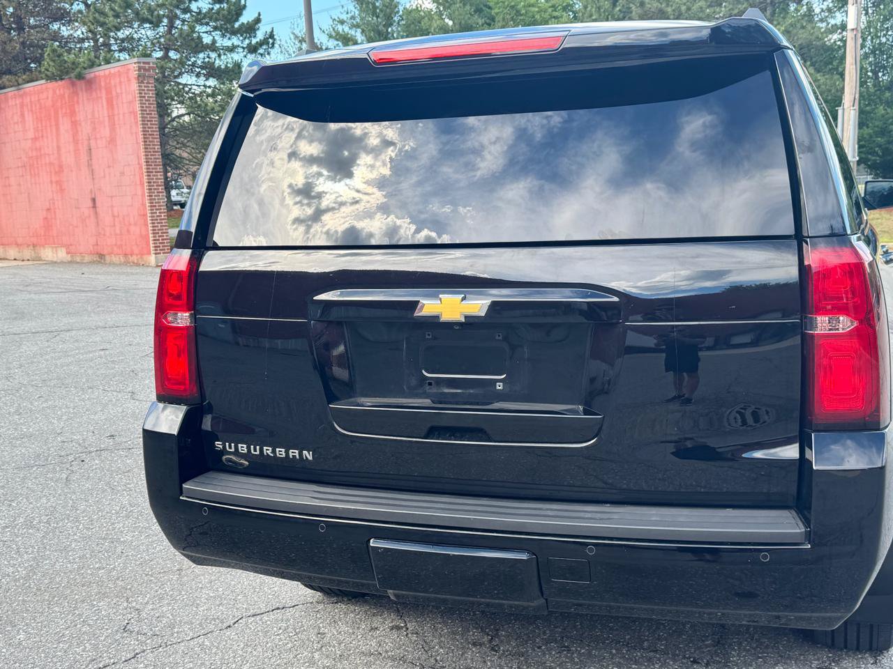 Used 2018 Chevrolet Suburban LT AWD/4WD image 25
