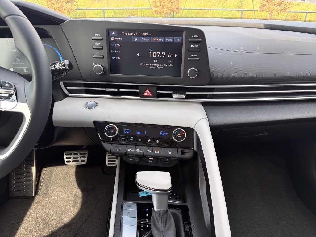 New 2026 Hyundai Elantra SEL Sport FWD image 27