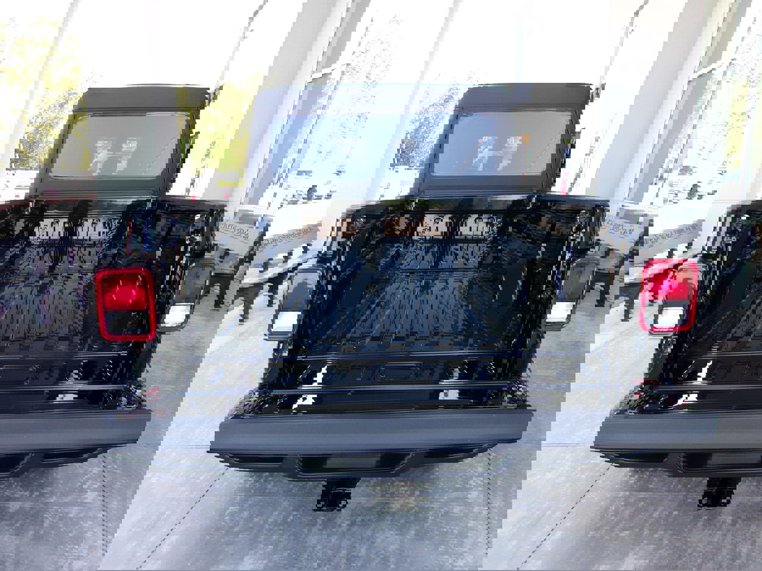 New 2025 Jeep Gladiator Sport image 18