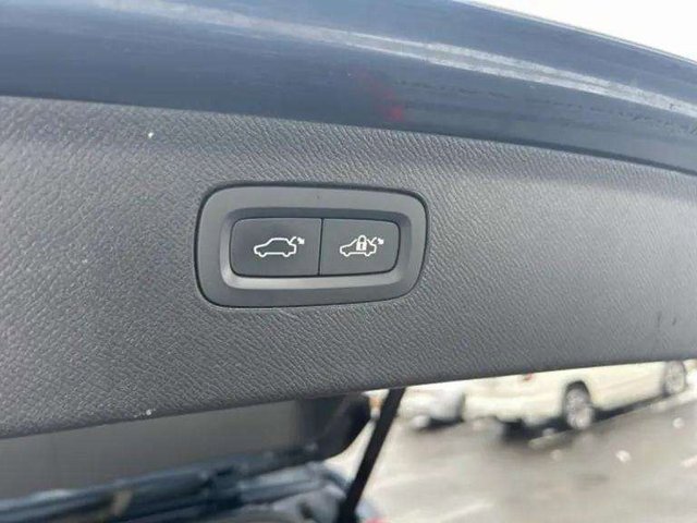 Used 2022 Volvo XC90 T5 Momentum w/ Climate Package image 20
