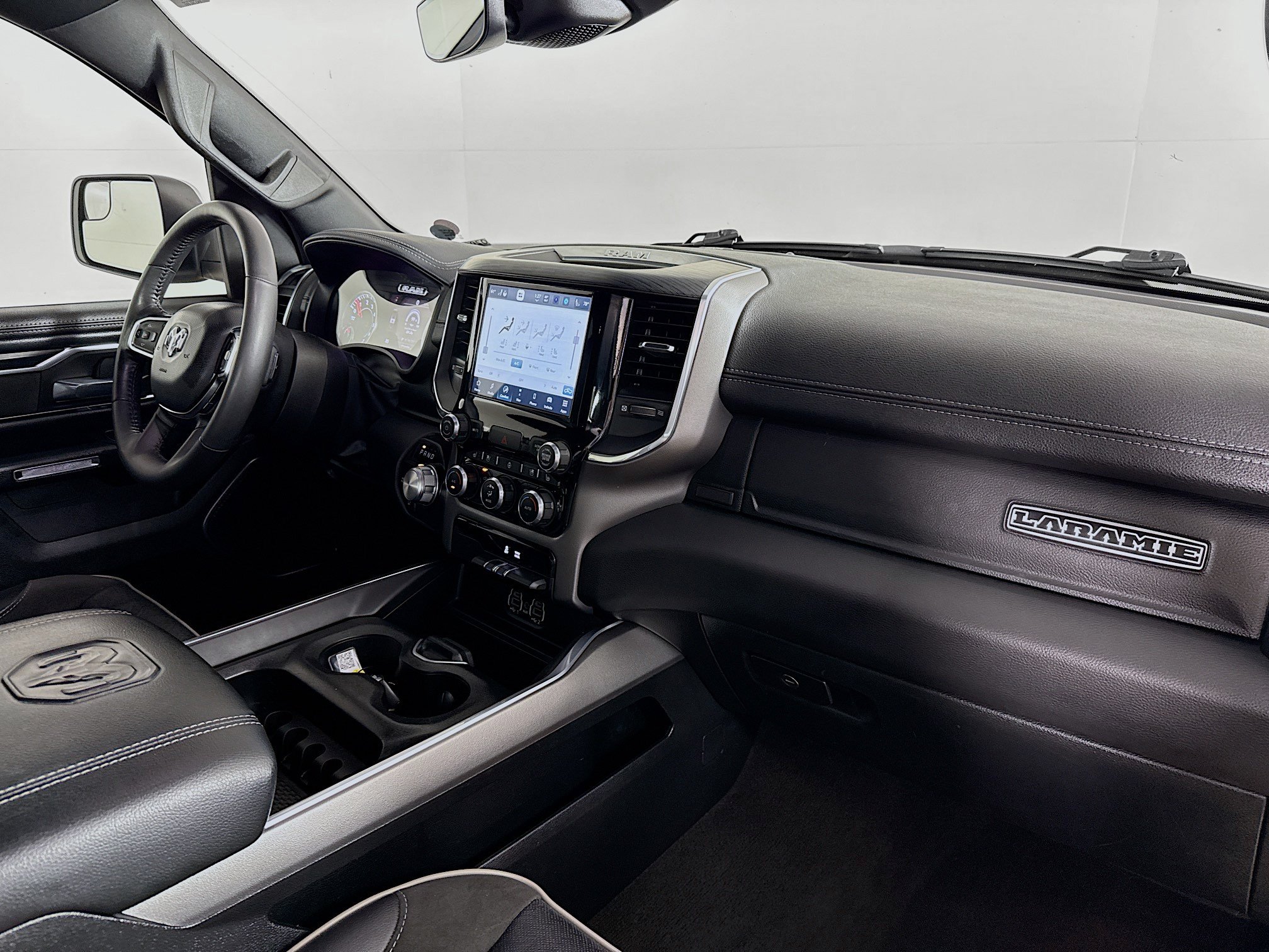 Used 2024 RAM 1500 Laramie AWD/4WD image 35