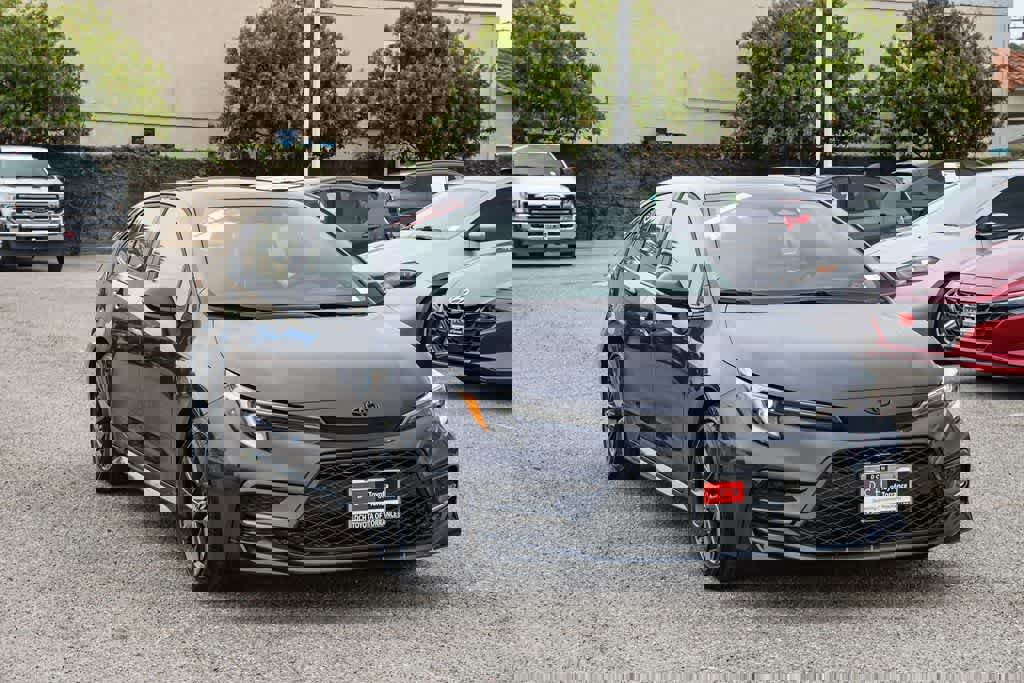 Used 2025 Toyota Corolla XSE image 3