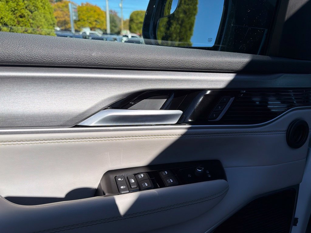 Used 2026 Jeep Grand Wagoneer Limited AWD/4WD image 15
