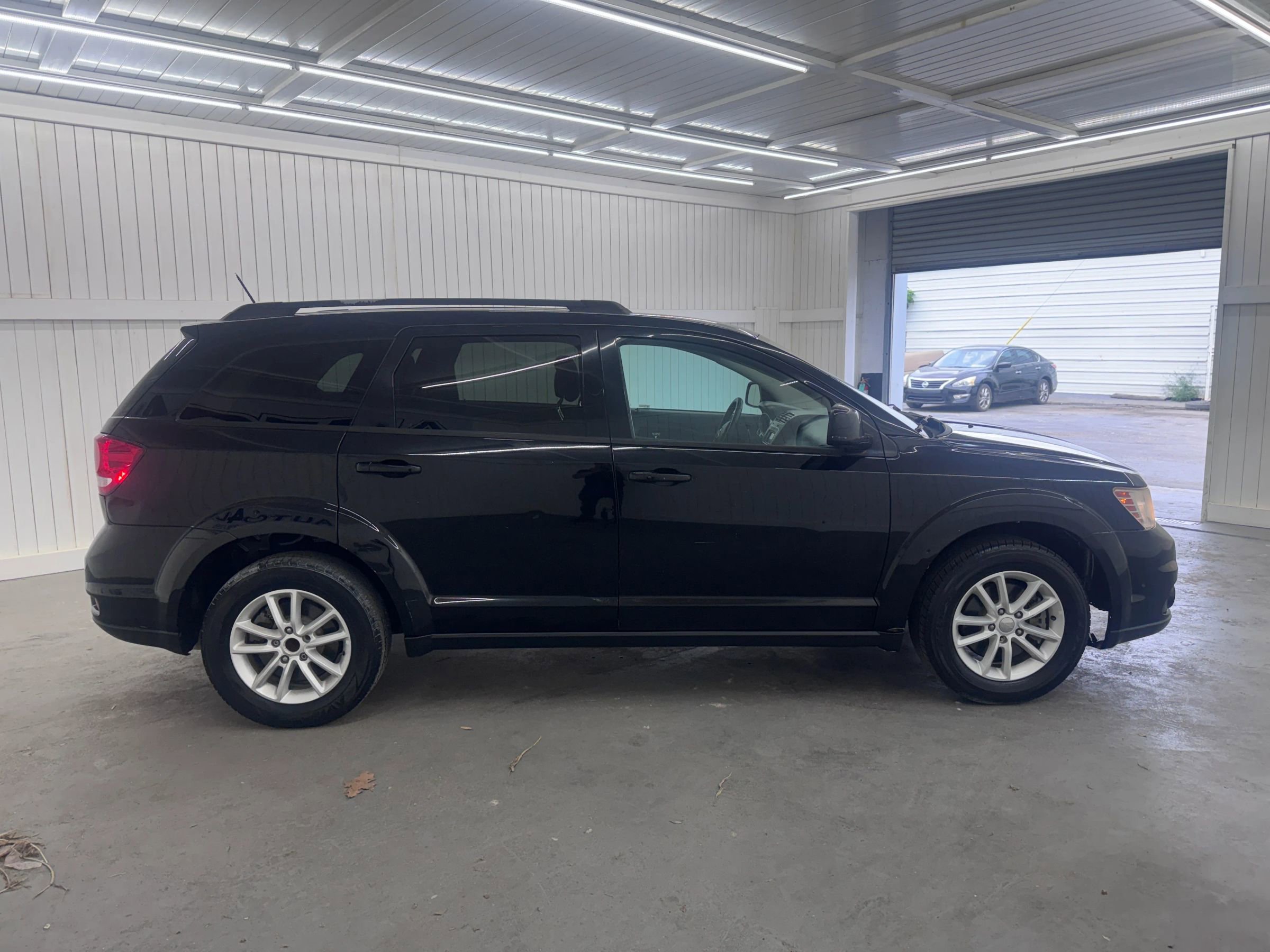 Used 2016 Dodge Journey SXT w/ Comfort/Convenience Group image 4