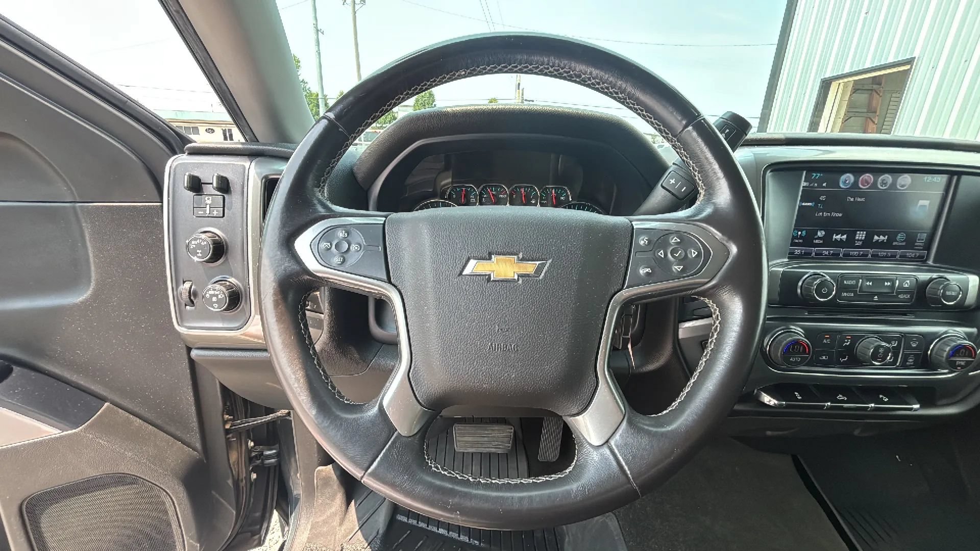 Used 2018 Chevrolet Silverado 1500 LT w/ All Star Edition AWD/4WD image 22