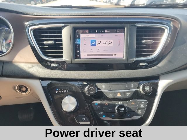 Used 2023 Chrysler Voyager LX FWD image 8