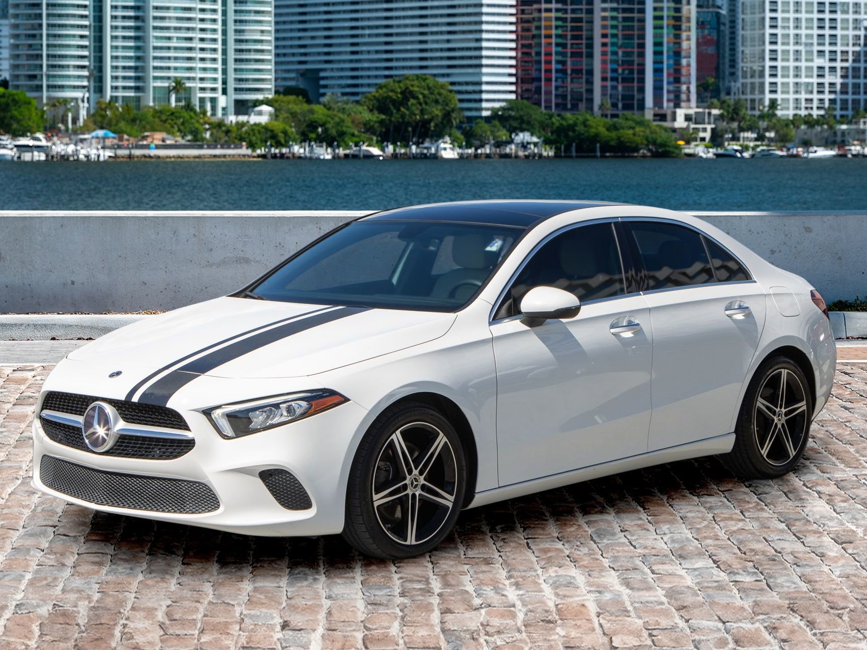 Used 2022 Mercedes-Benz A 220 image 1