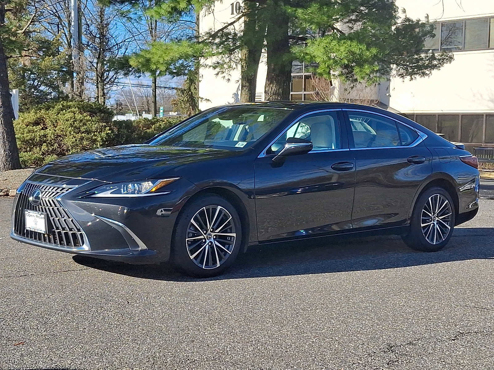 Used 2023 Lexus ES 250 w/ Premium Package AWD/4WD image 3