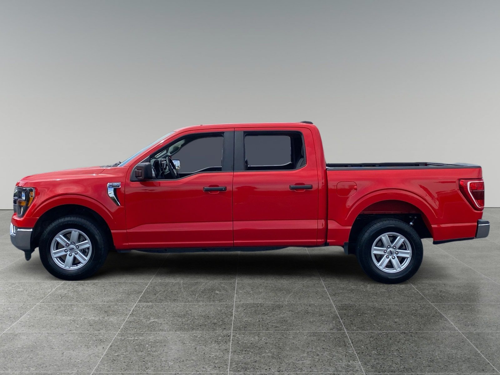 Used 2023 Ford F150 XLT RWD image 2