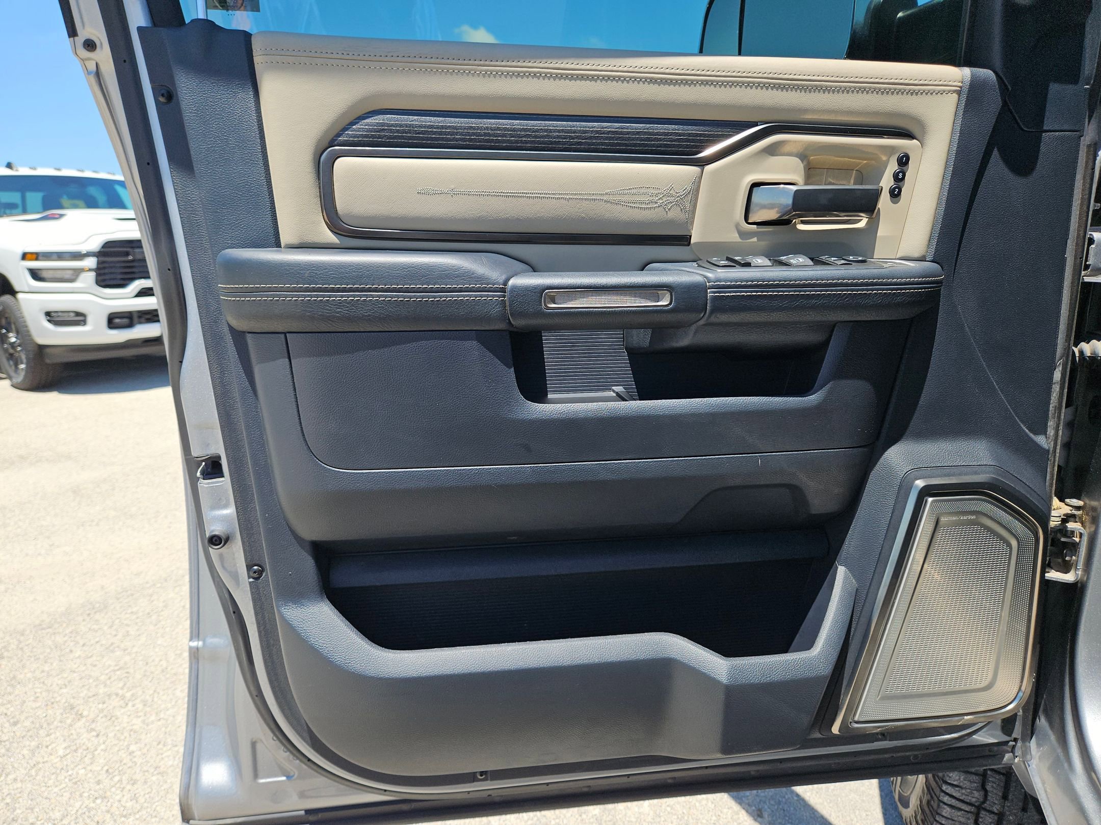 Used 2019 RAM 2500 Limited AWD/4WD image 11