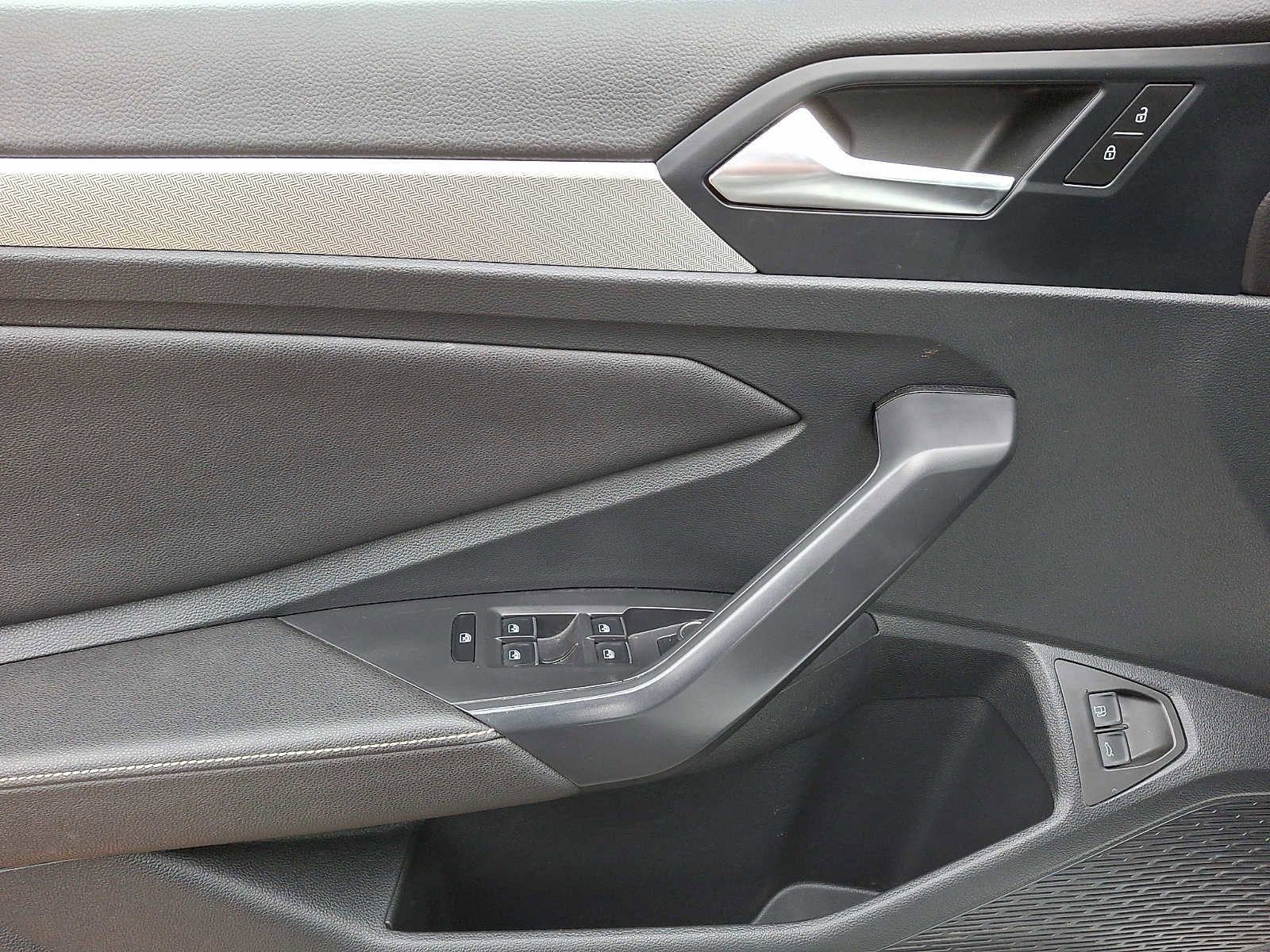 Used 2024 Volkswagen Jetta Sport image 9