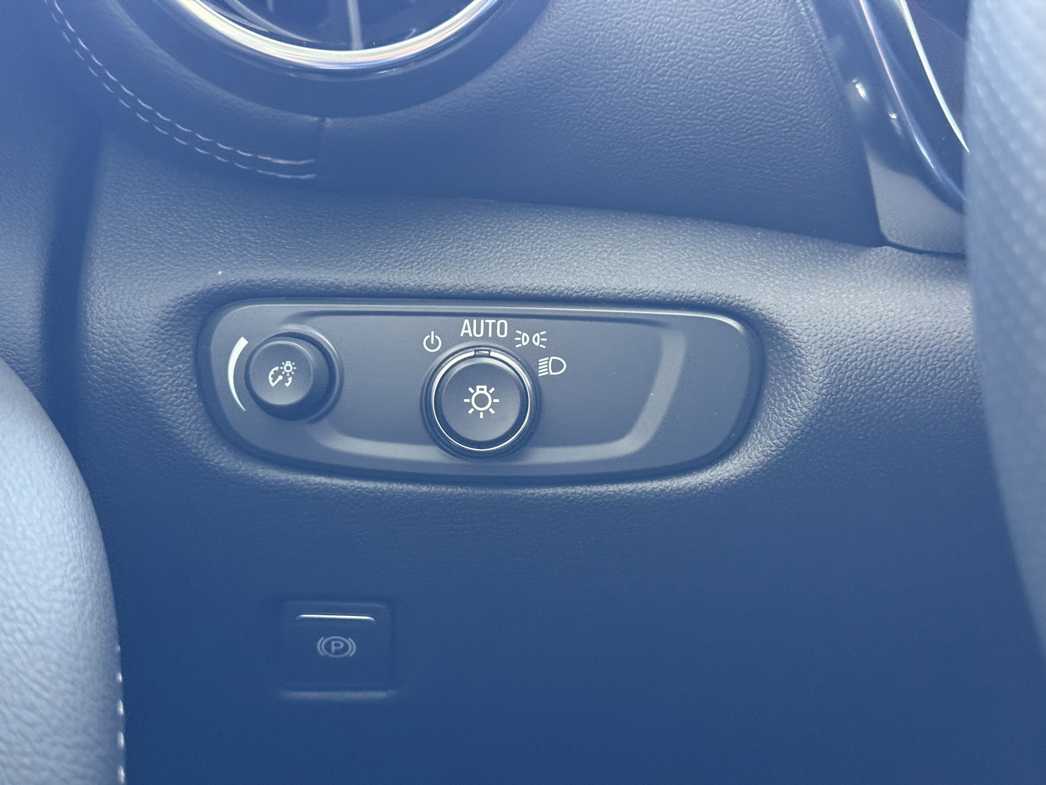 New 2025 Chevrolet Blazer LT w/ Midnight/Sport Edition image 24