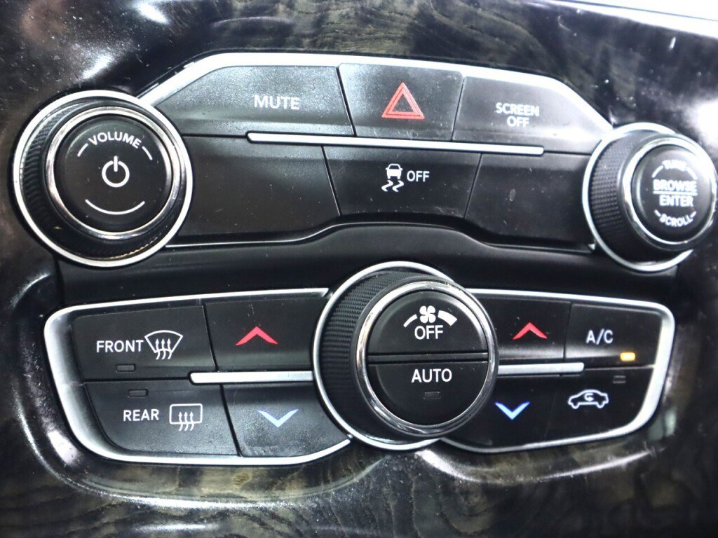 Used 2017 Chrysler 300 C RWD image 23