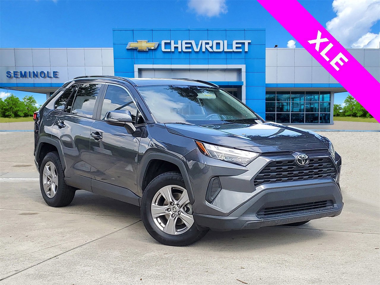 Used 2022 Toyota RAV4 XLE image 1