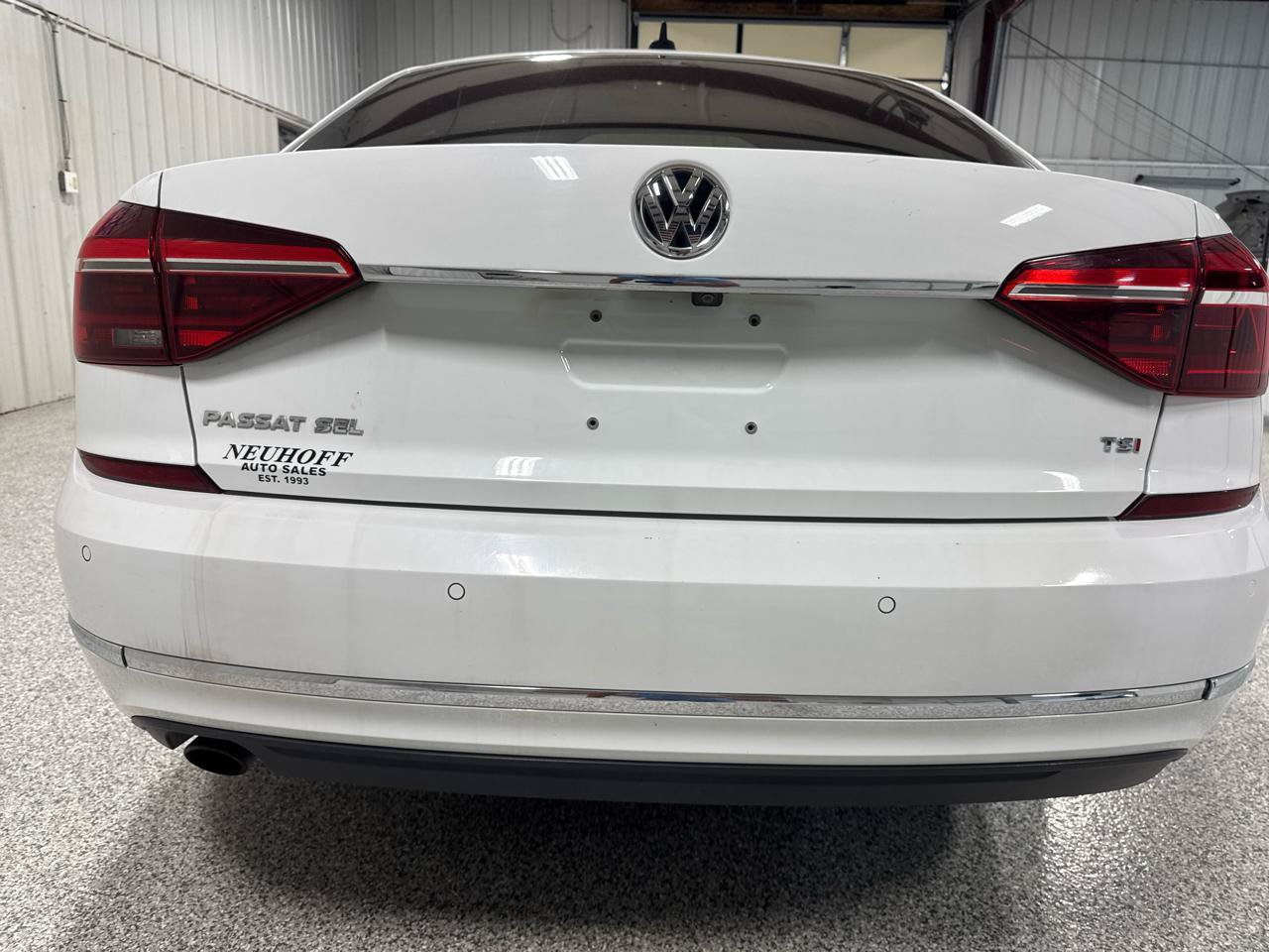 Used 2017 Volkswagen Passat 1.8T SEL Premium FWD image 6