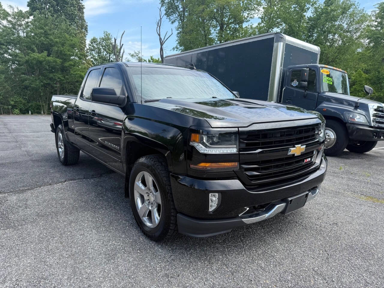 Used 2018 Chevrolet Silverado 1500 LT w/ All Star Edition AWD/4WD image 3