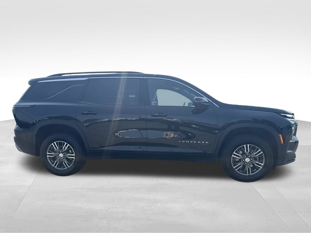 Used 2026 Chevrolet Traverse LT w/ Driver Confidence Package AWD/4WD image 2