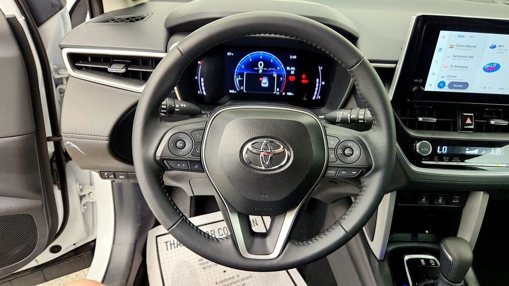 Used 2025 Toyota Corolla Cross XLE w/ Convenience Package AWD/4WD image 14