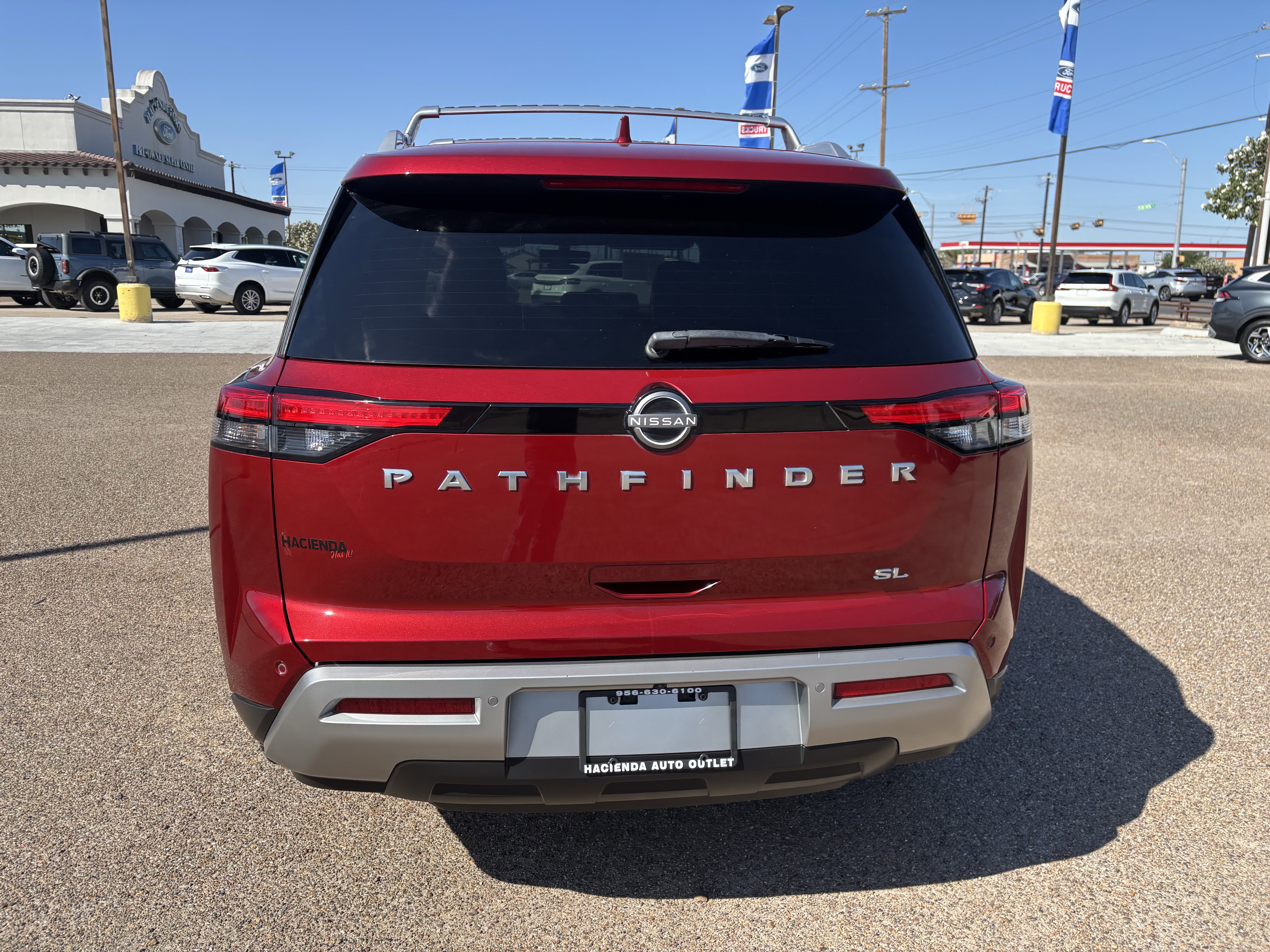 Used 2023 Nissan Pathfinder SL image 3