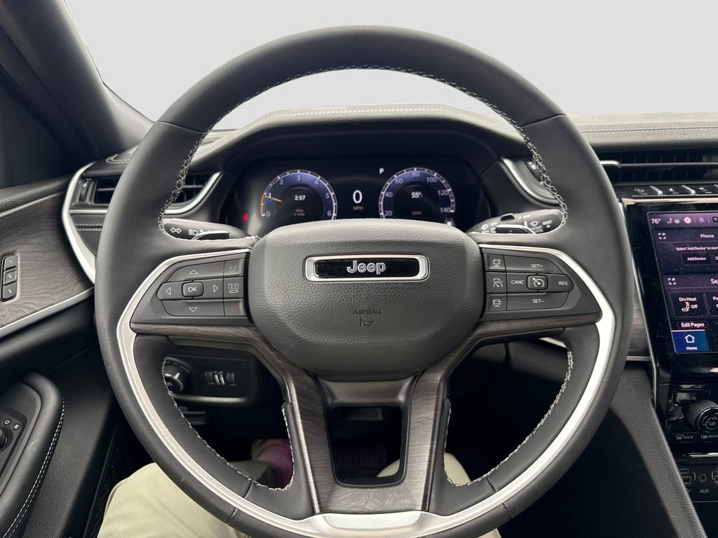 Used 2025 Jeep Grand Cherokee Limited image 11