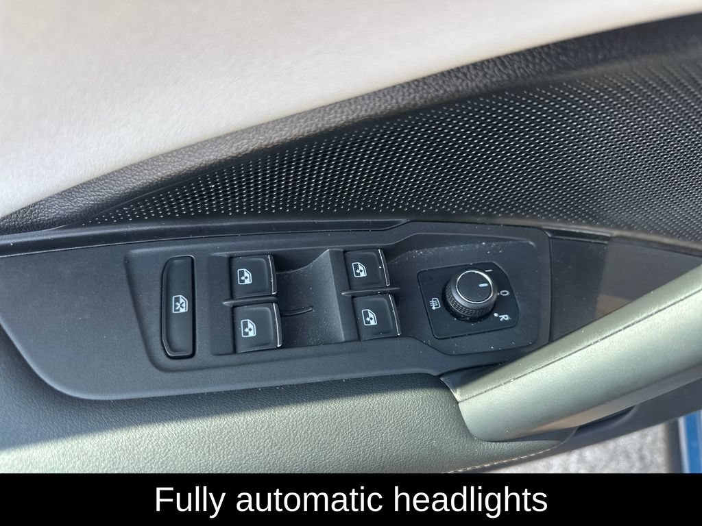 Used 2025 Volkswagen Tiguan SE w/ Panoramic Sunroof Package AWD/4WD image 15