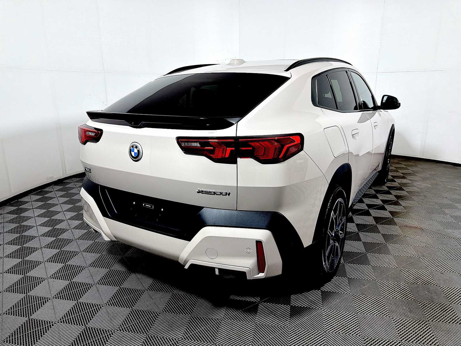Used 2026 BMW X2 xDrive28i w/ Convenience Package AWD/4WD image 6