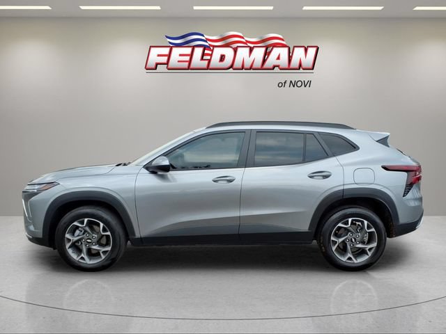 Used 2025 Chevrolet Trax LT w/ Driver Confidence Package FWD image 2