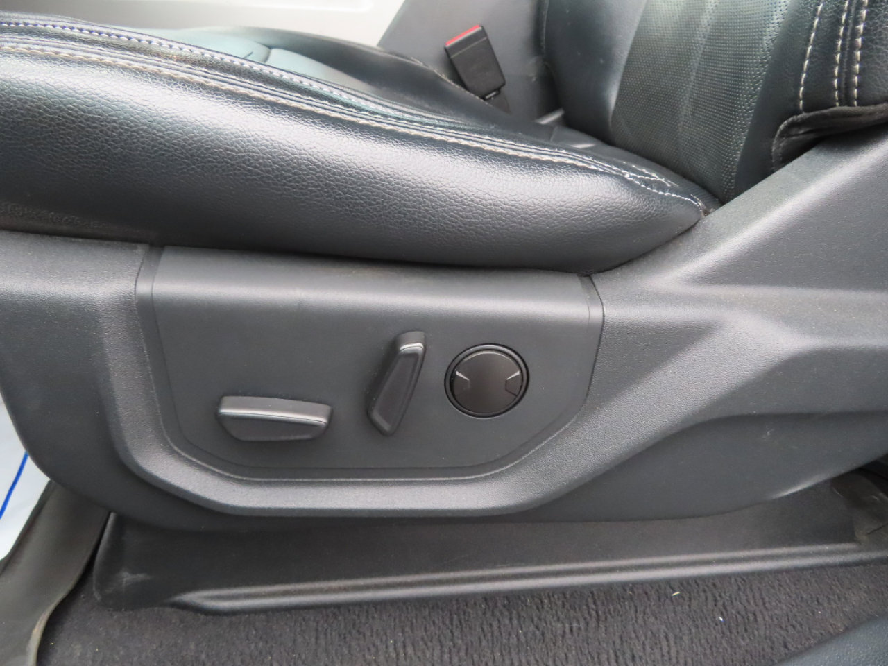 Used 2022 Ford F250 Lariat w/ Black Appearance Package image 30