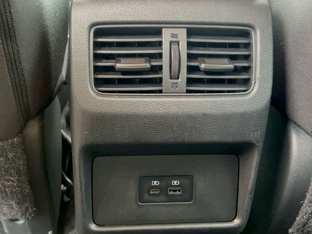 Used 2023 Nissan Rogue SV image 16