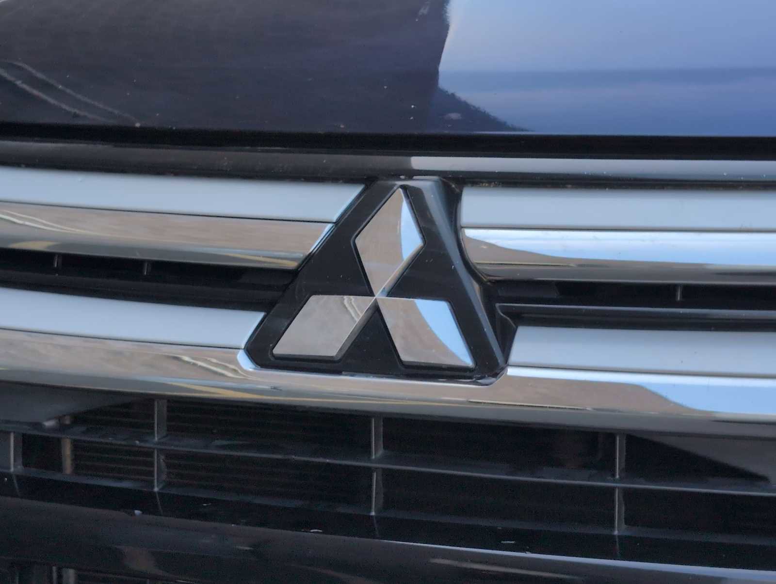 Used 2016 Mitsubishi Outlander SEL AWD/4WD image 12