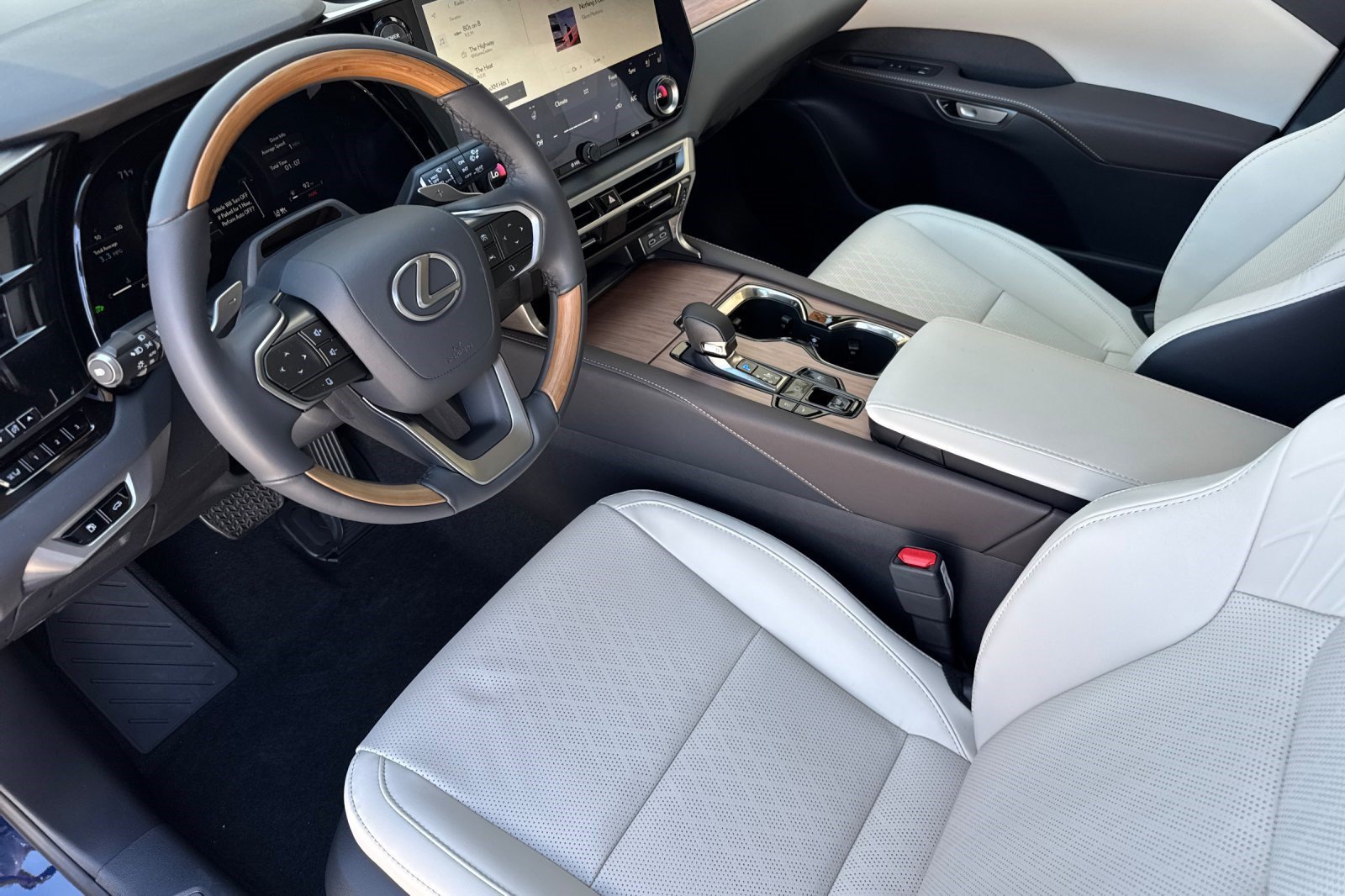 New 2026 Lexus RX 350 w/ Convenience Package AWD/4WD image 4