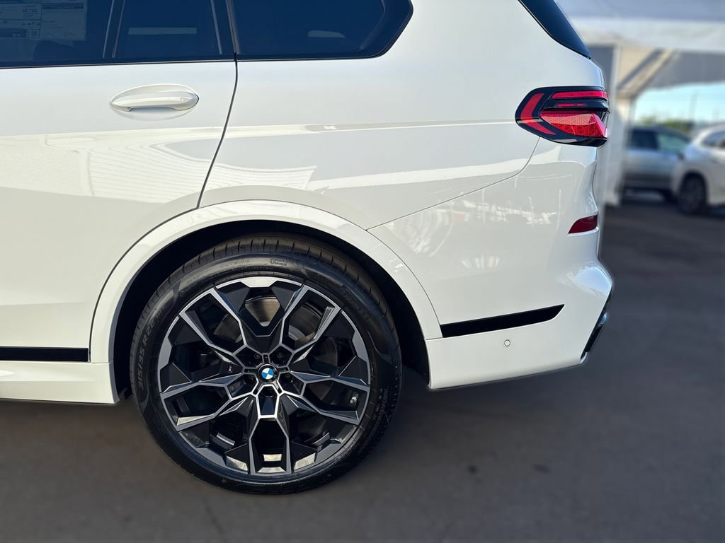 New 2026 BMW X7 M60i image 14