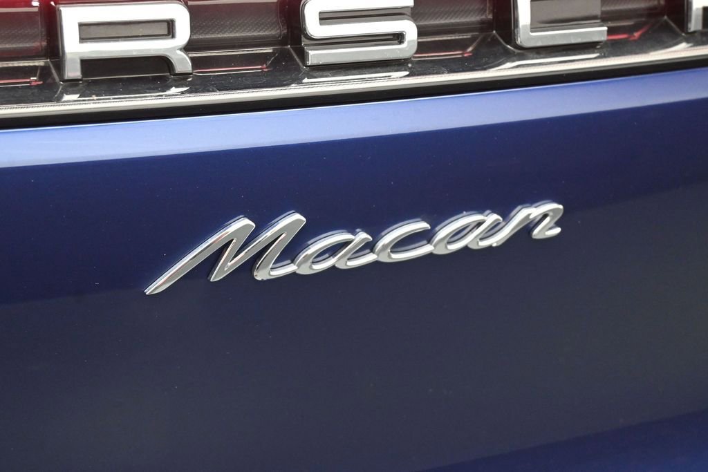 Used 2025 Porsche Macan AWD/4WD image 9