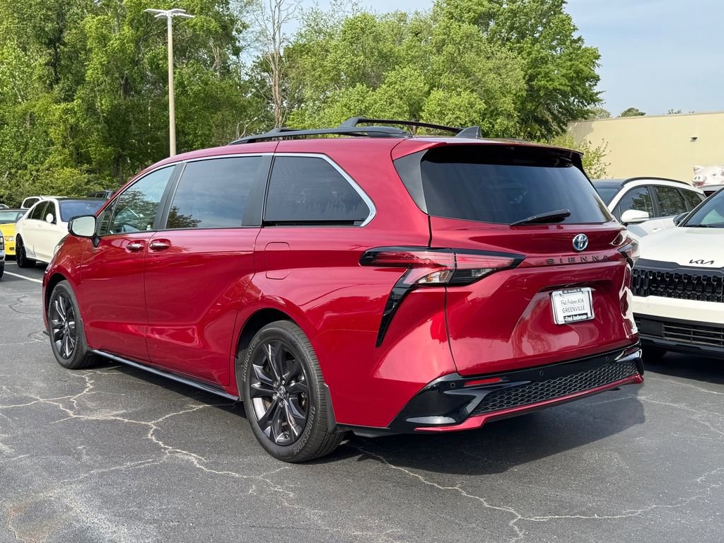 Used 2022 Toyota Sienna XSE image 5