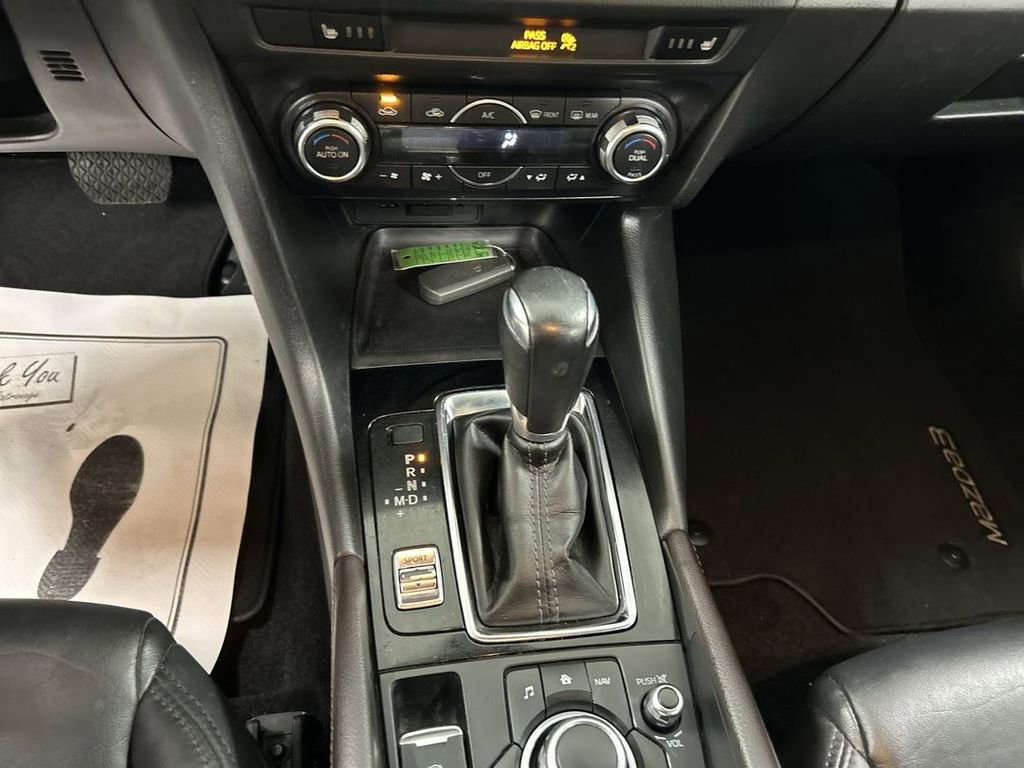 Used 2017 MAZDA MAZDA3 Touring FWD image 18