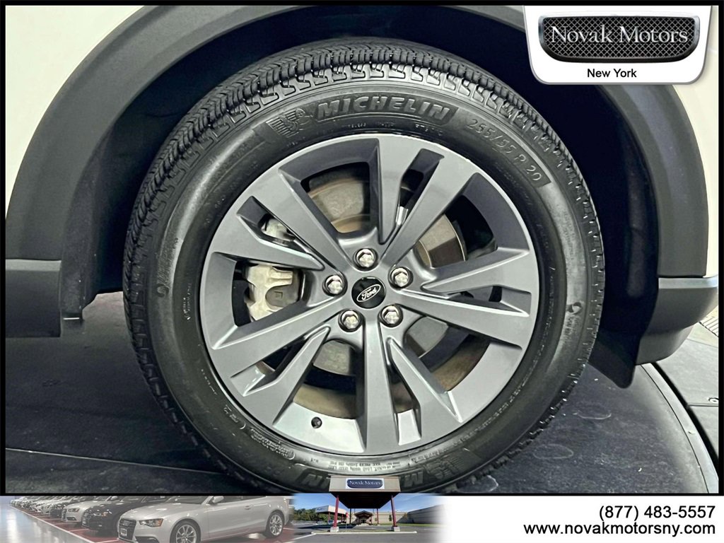 Used 2022 Ford Explorer XLT w/ Equipment Group 202A image 9