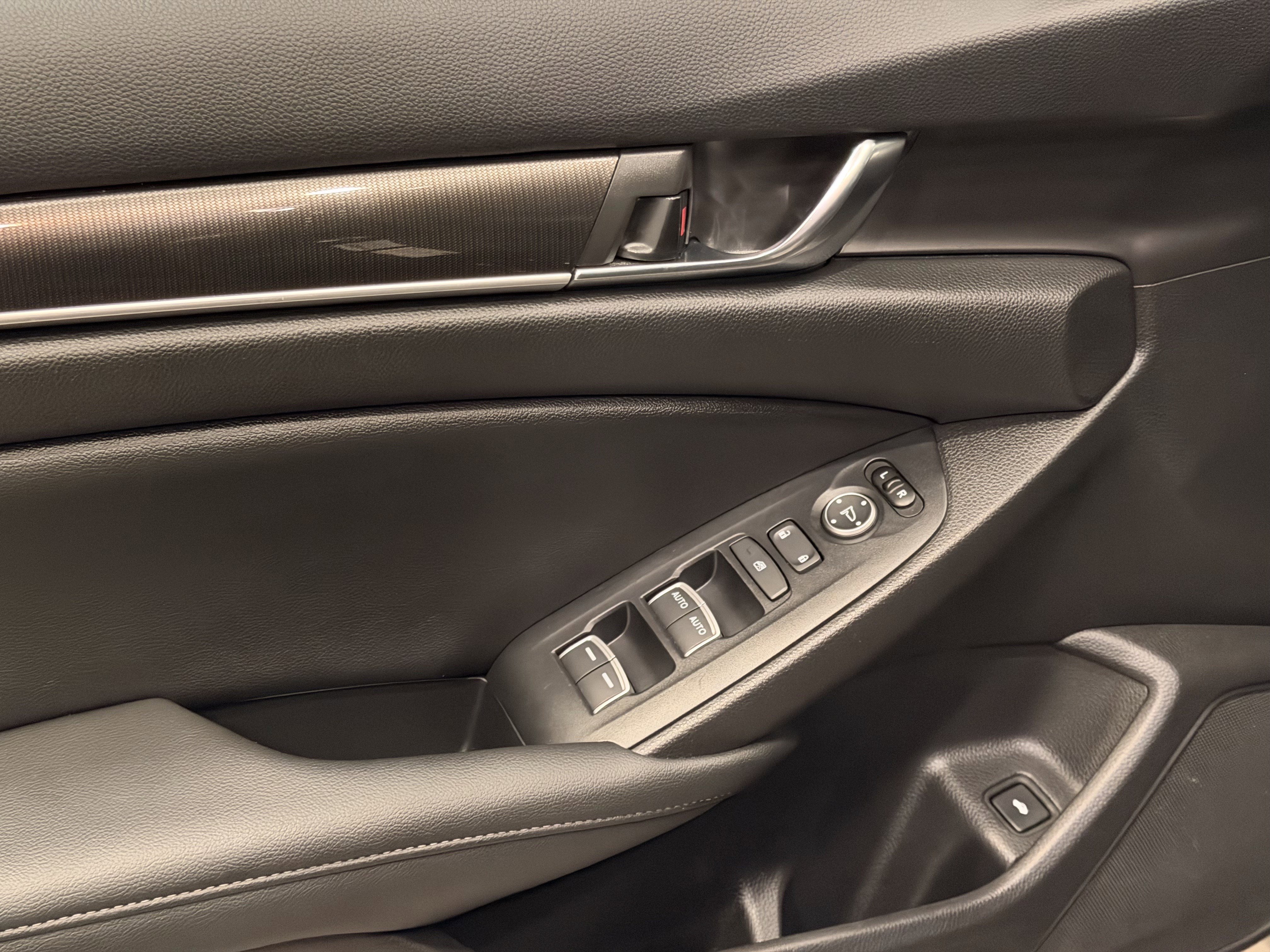 Used 2020 Honda Accord Sport image 11