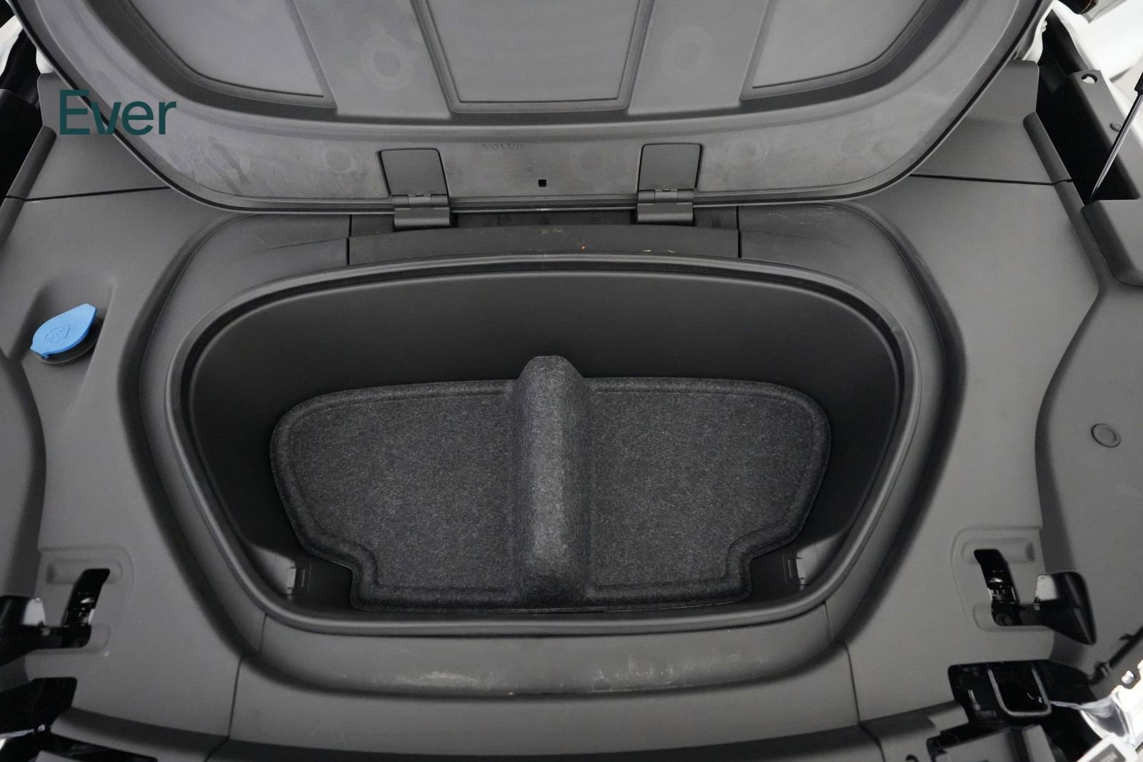 Used 2021 Volvo XC40 P8 Recharge w/ Advanced Package image 26