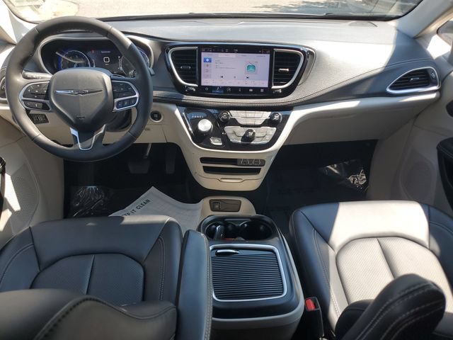 Used 2024 Chrysler Pacifica Touring-L AWD/4WD image 15