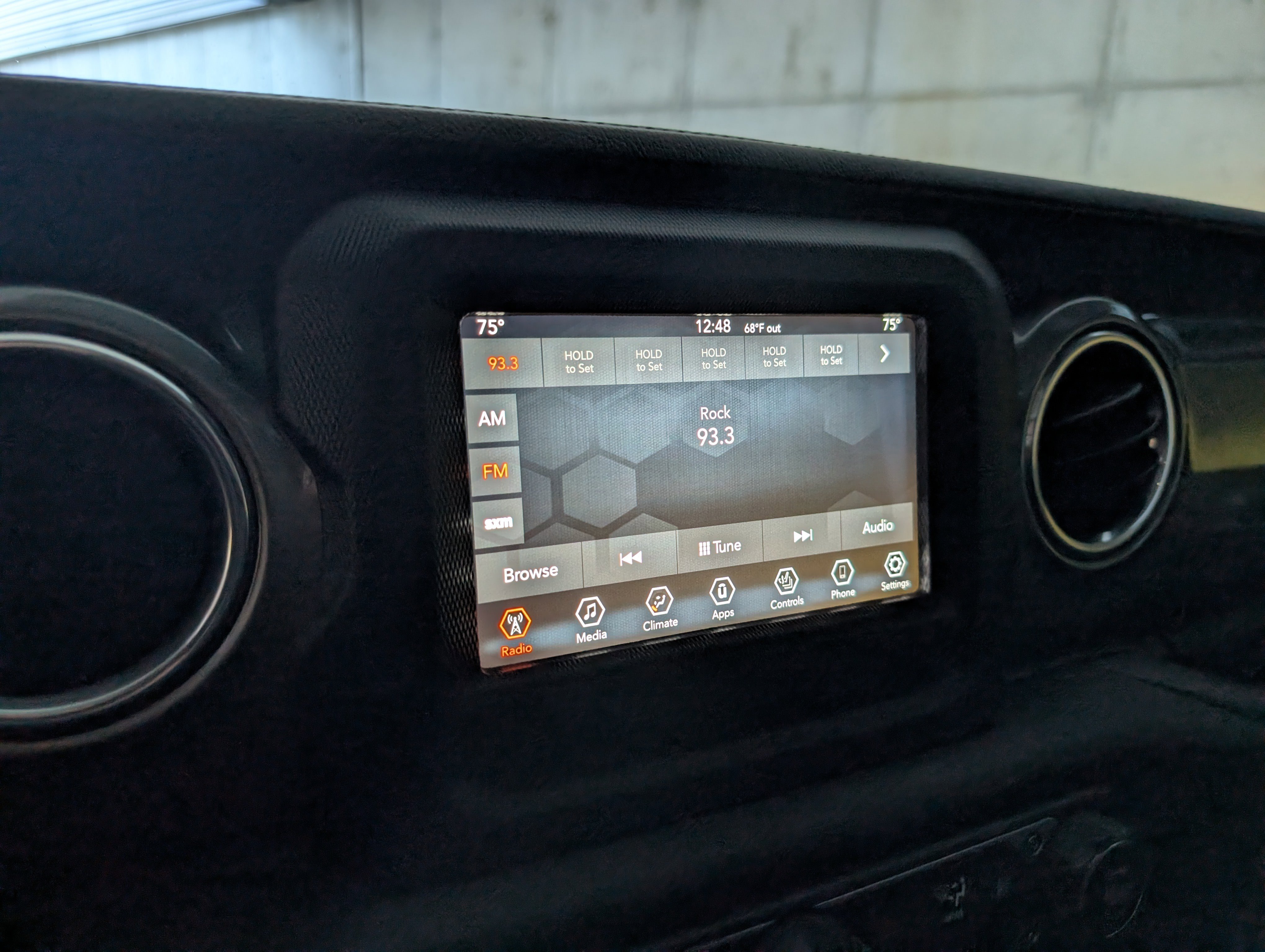 Used 2018 Jeep Wrangler Unlimited Sahara image 34