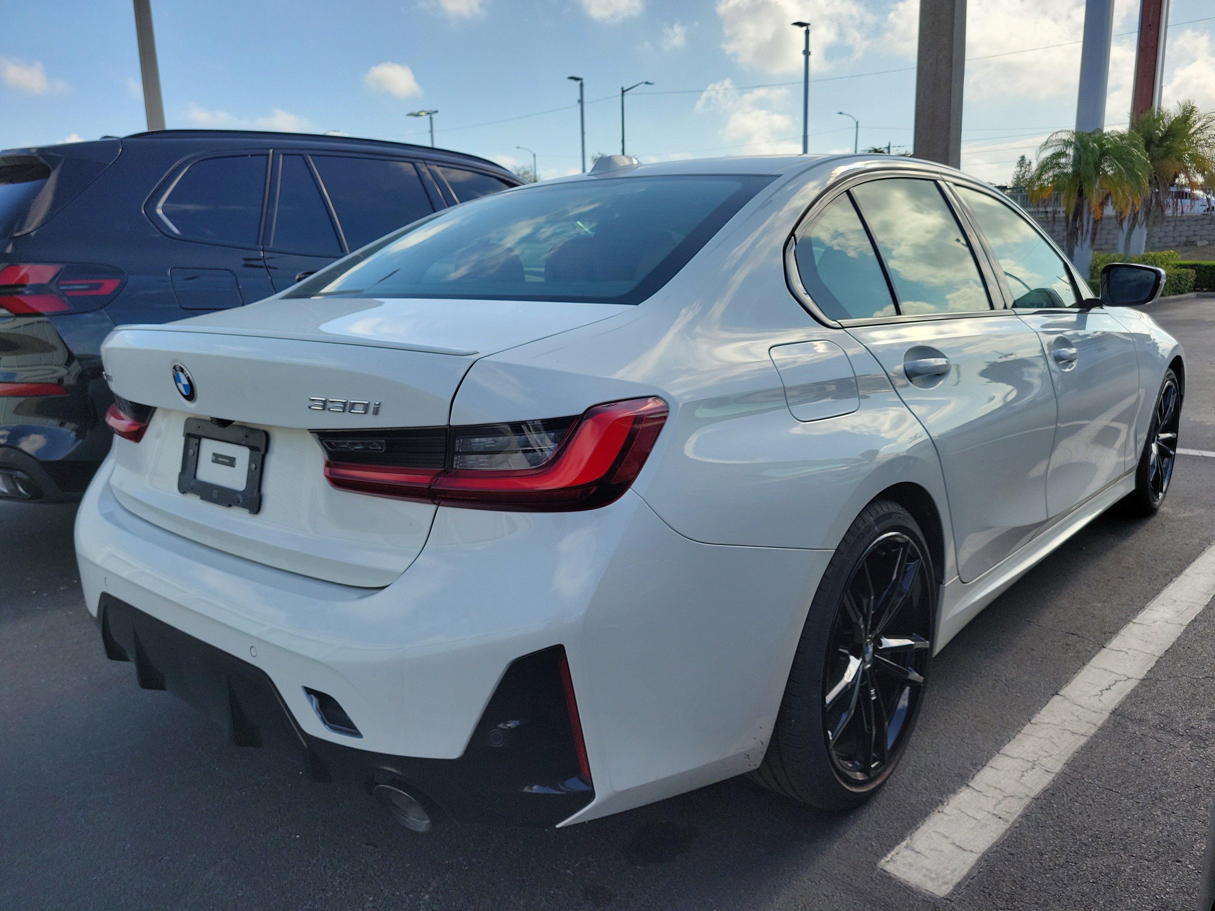 Used 2023 BMW 330i xDrive Sedan w/ M Sport Package AWD/4WD image 3