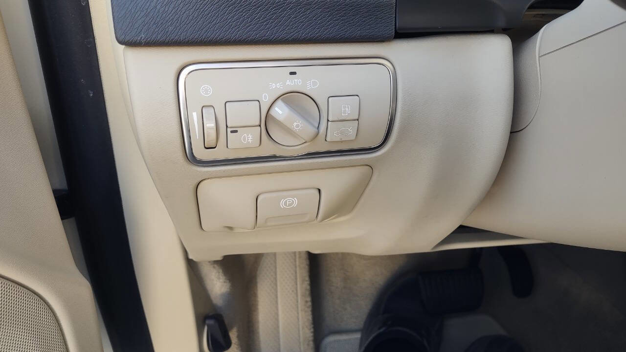 Used 2016 Volvo S60 T5 Inscription Platinum FWD image 32