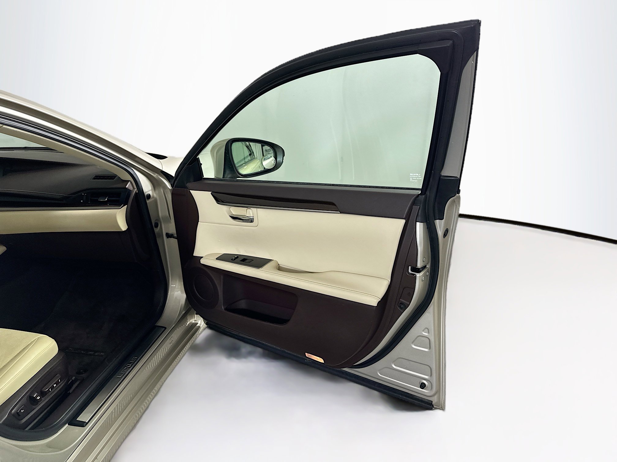 Used 2016 Lexus ES 350 w/ Navigation System Package image 34